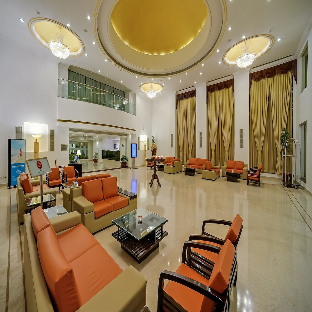 ROYAL SAROVAR PORTICO 24/35