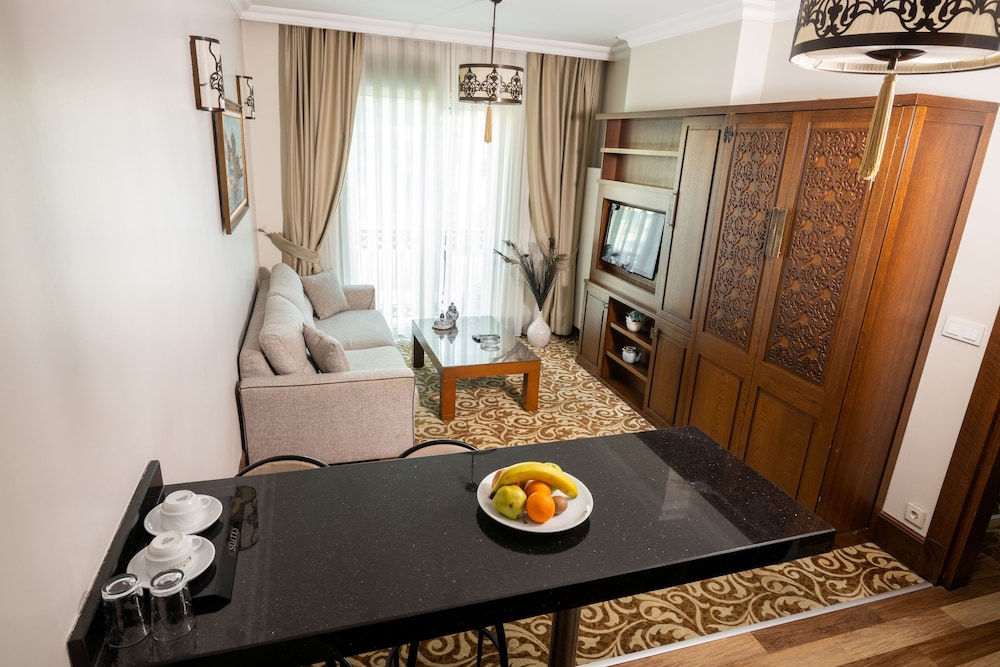 K SUITES HOTEL 46/58