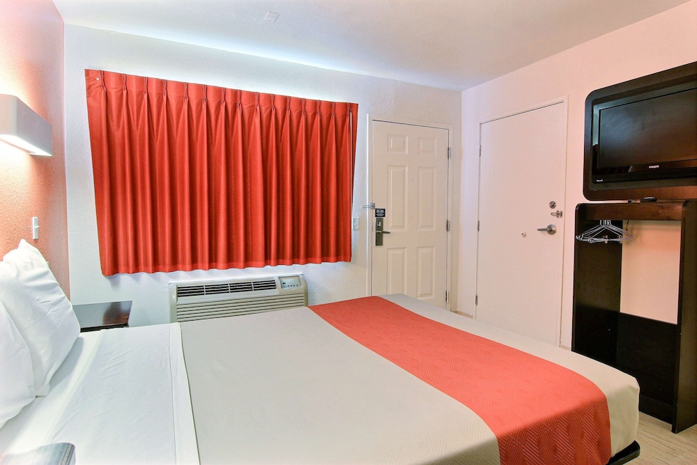 STANDARD, QUEEN BED