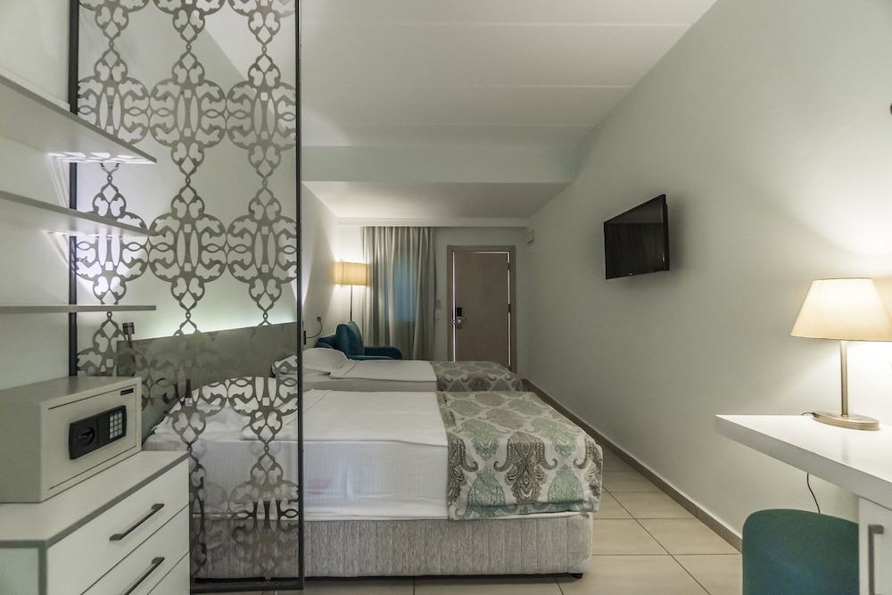 Babana Hotel 37/83