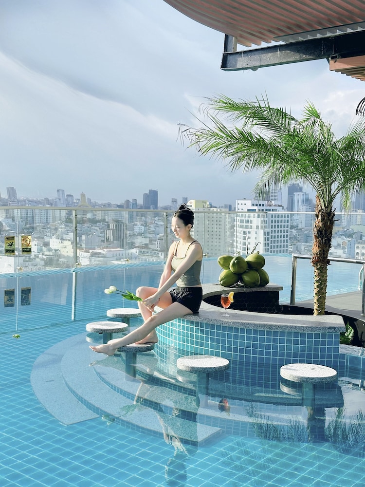 Cicilia Hotels & Spa Danang 46/48