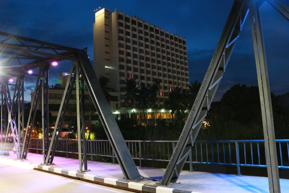 Diamond River Ping Petch Ngam Hotel 4/52