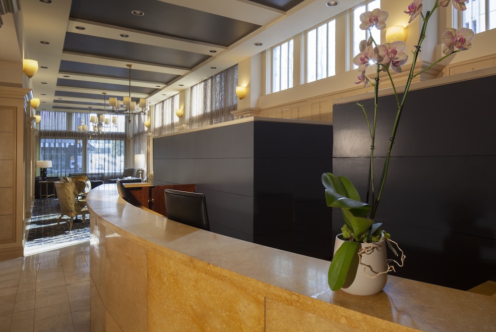 The Ashton Hotel 4/38