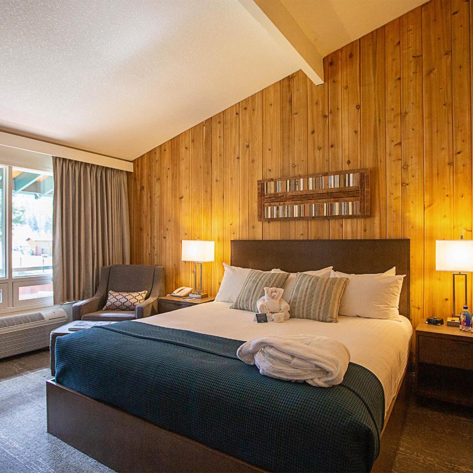Deluxe, King Bed, Fairmont Hot Springs Resort 2/6