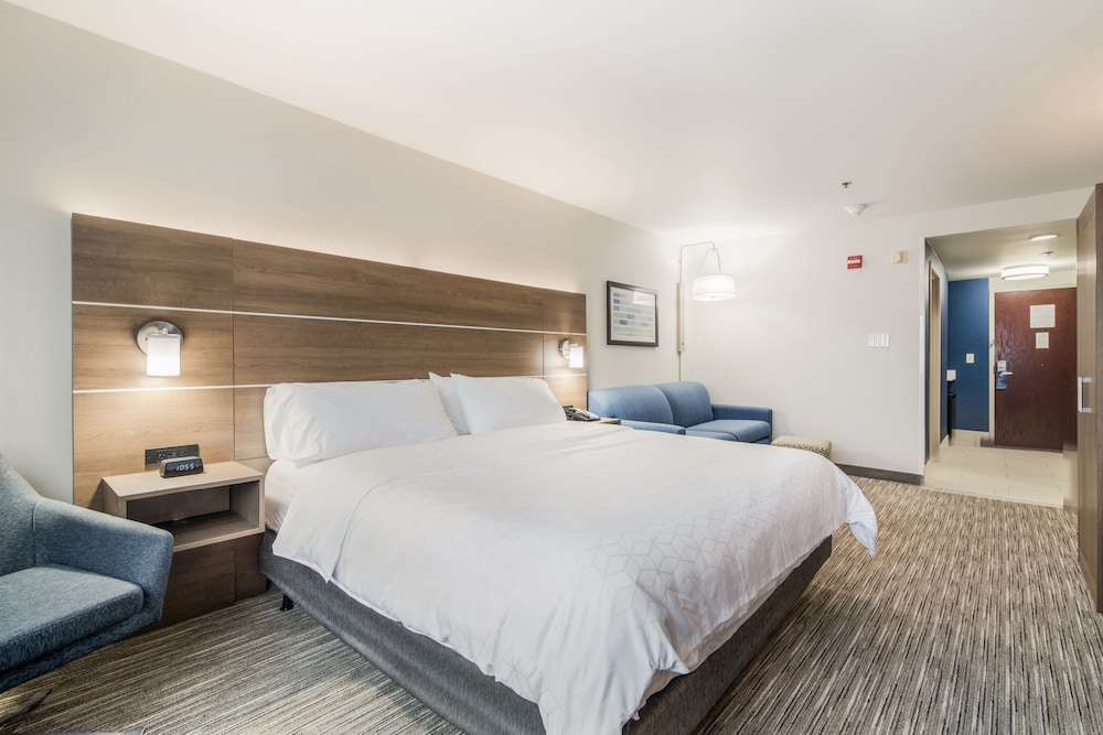 Holiday Inn Express Plymouth, an IHG Hotel 12/41