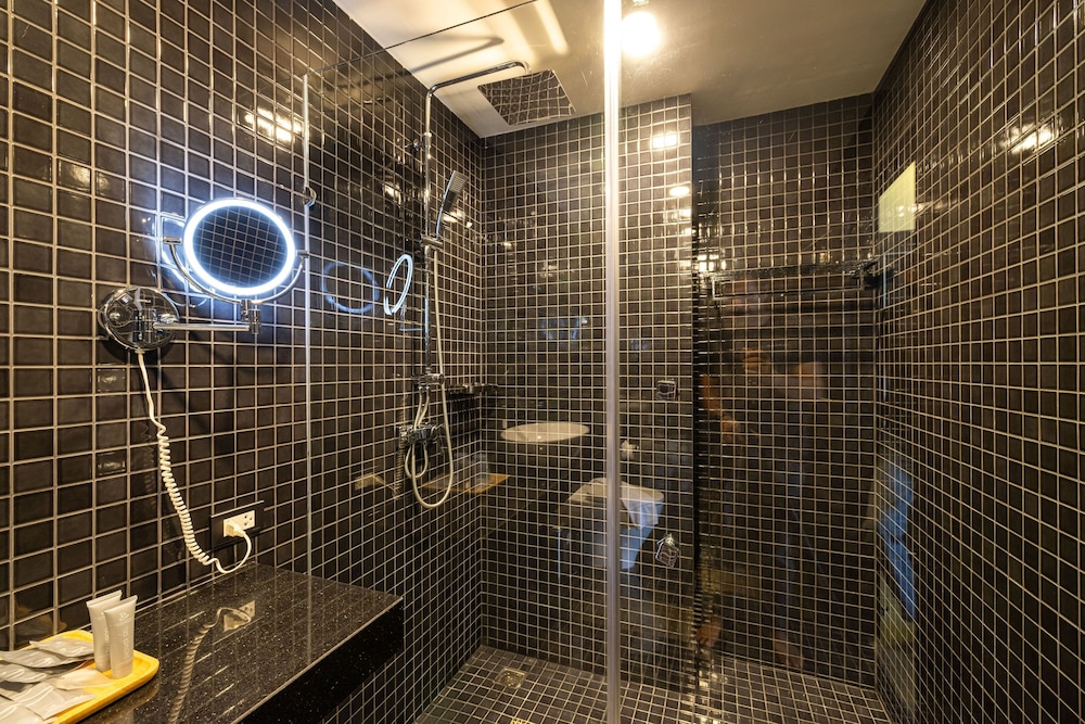 Kana Triple L Hotel 35/67