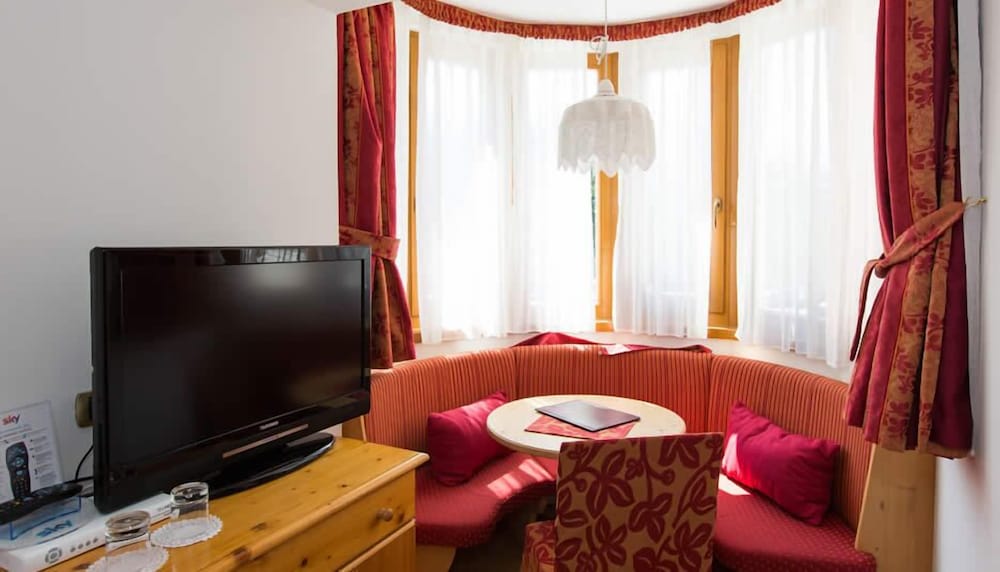 HOTEL CRISTINA 37/45