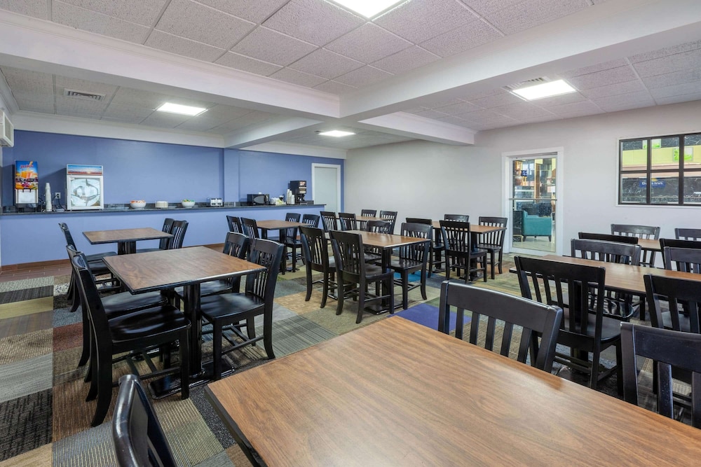 Days Inn By Wyndham Sandusky / Cedar Point 18/30
