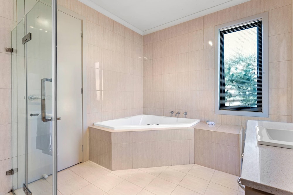 غرفة بسريرين منفصلين، Quality Hotel Point Cook 7/7