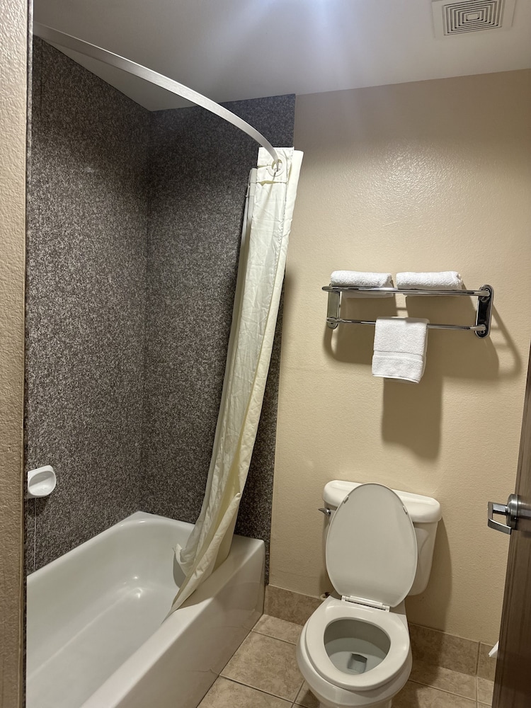 Belleza Inn & Suites Humble / FM 1960 32/36