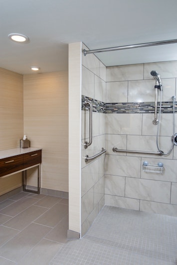 Doubletree By Hilton Neenah 47/47