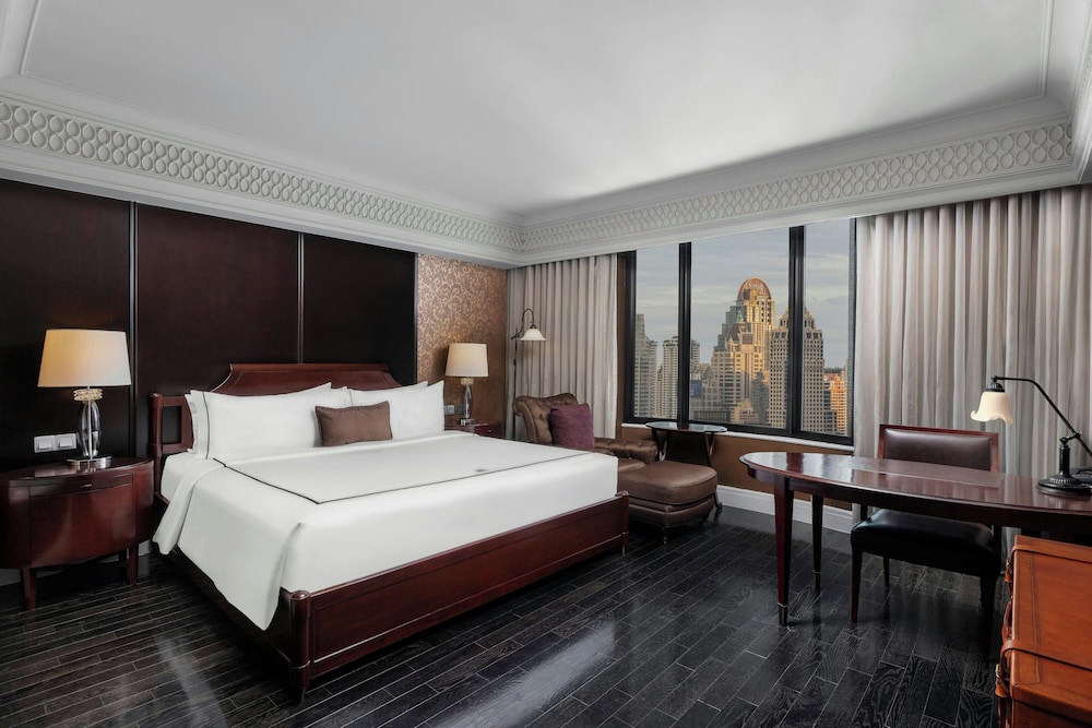 DELUXE, KING BED, CITY VIEW