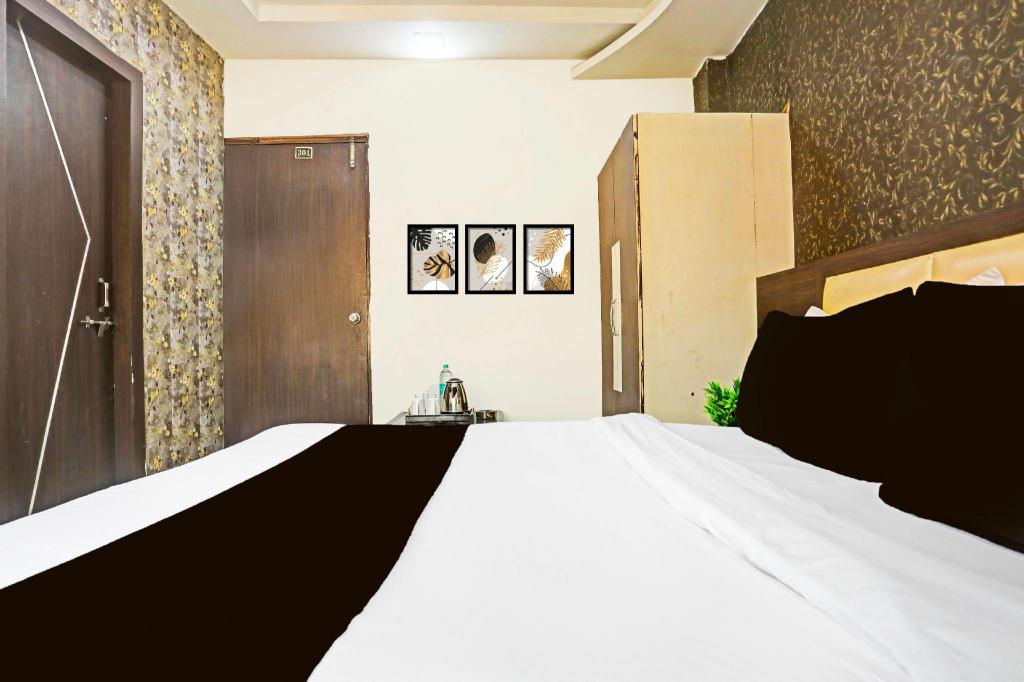 Oyo 11943 Hotel Yugantar Palace 11/25