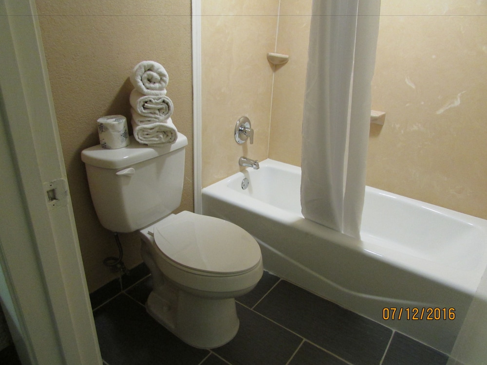 Super 8 By Wyndham Kingsville 12/47