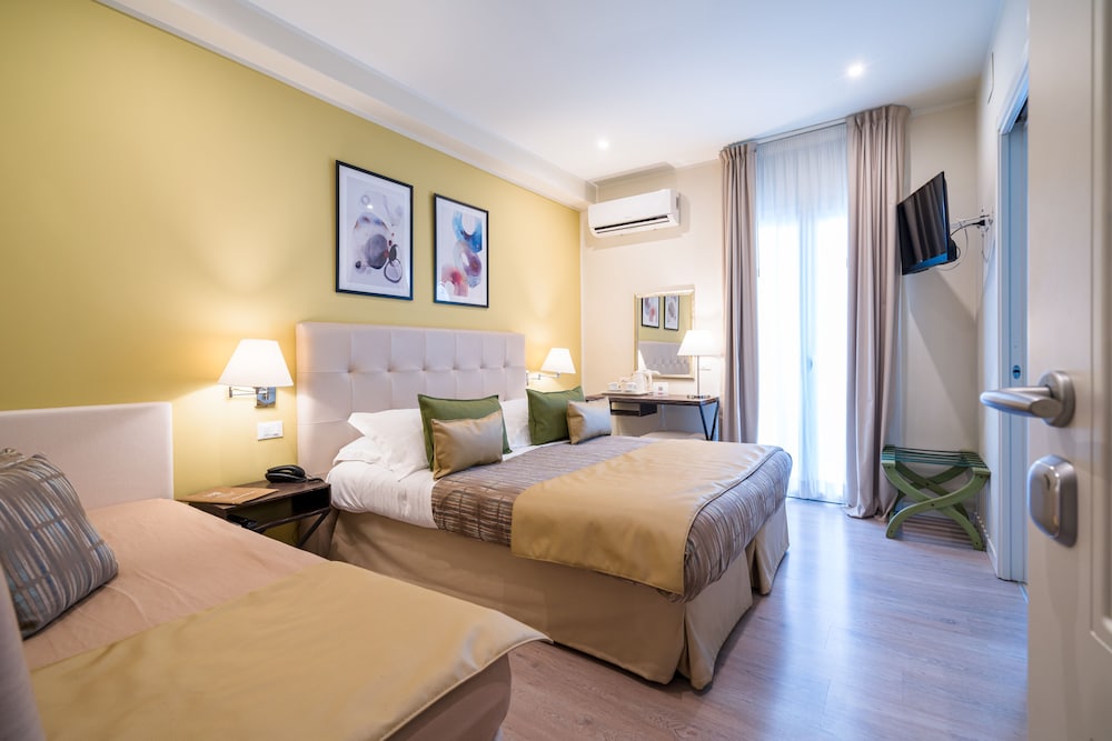 COMFORT, TRIPLE, PARTIAL SEA VIEW