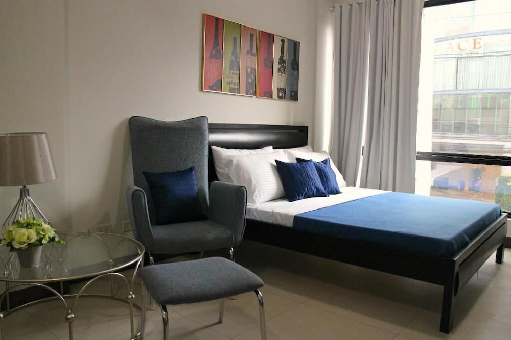Urban Hostel Makati 9/17