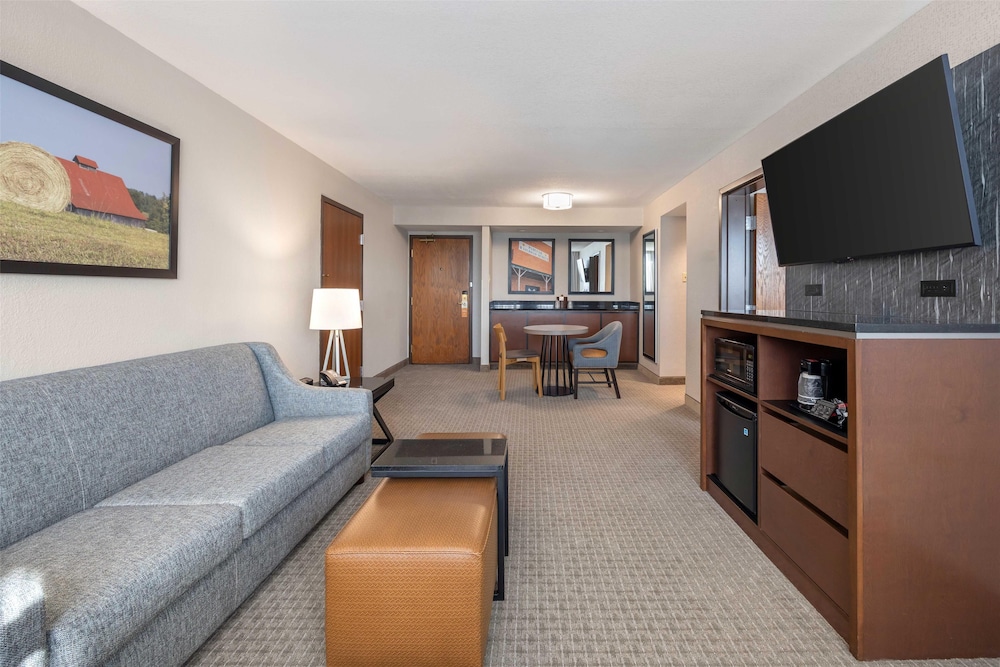 Drury Inn and Suites Paducah 30/50