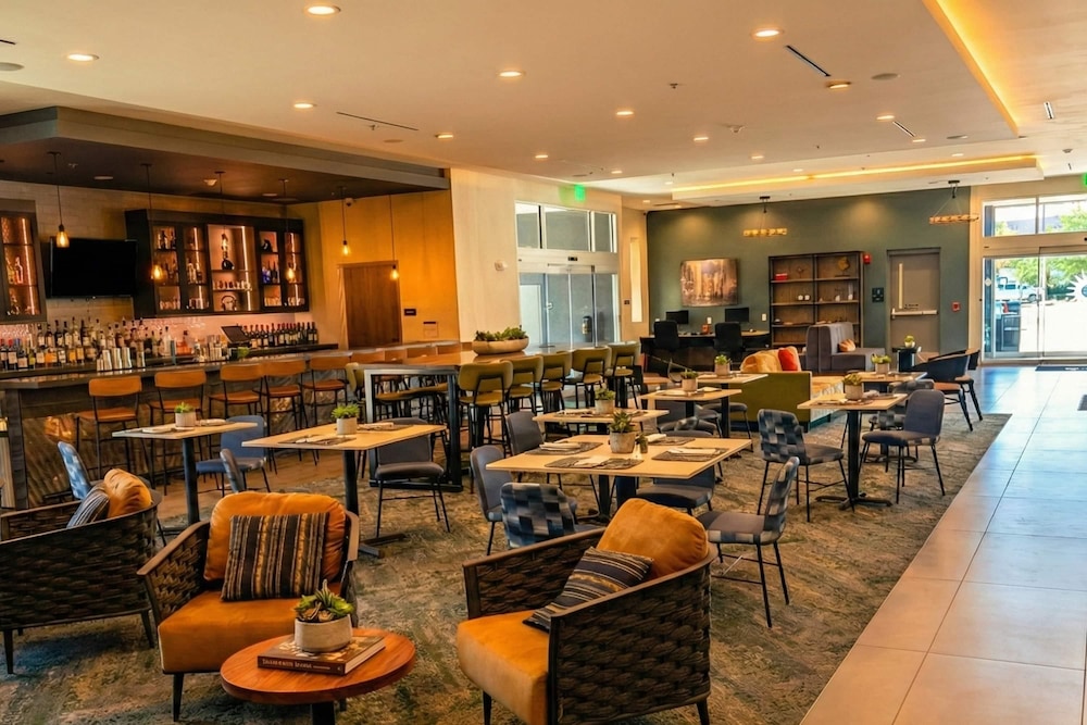 La Quinta Inn & Suites by Wyndham Chattanooga Downtown/South 43/61