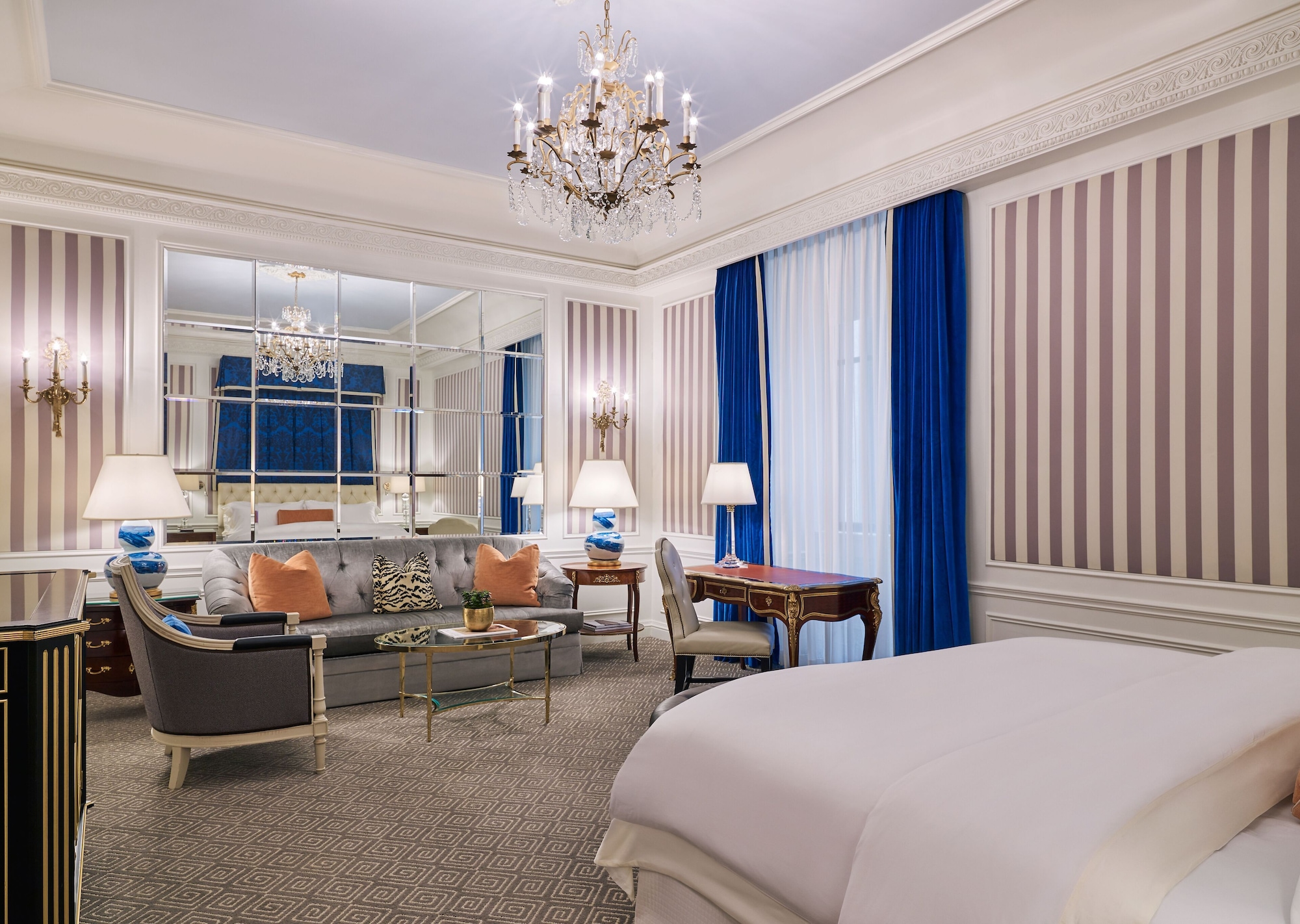 DELUXE, STUDIO, SUITE, KING BED, CITY VIEW
