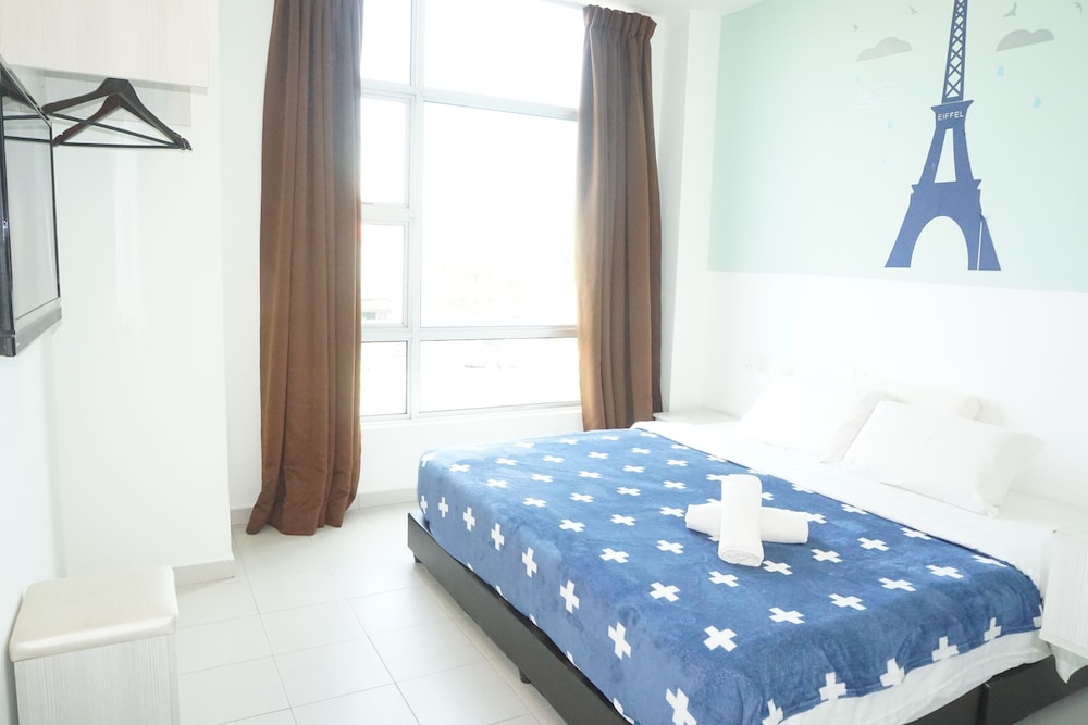 DELUXE, KING BED, CITY VIEW