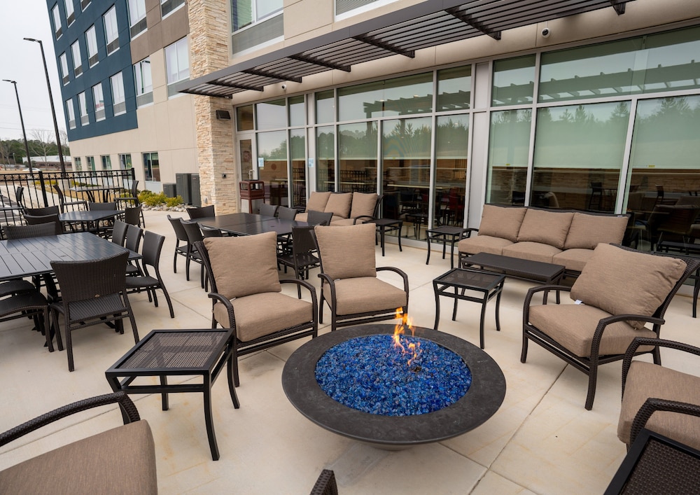 Holiday Inn Express and Suites Richburg 46/50