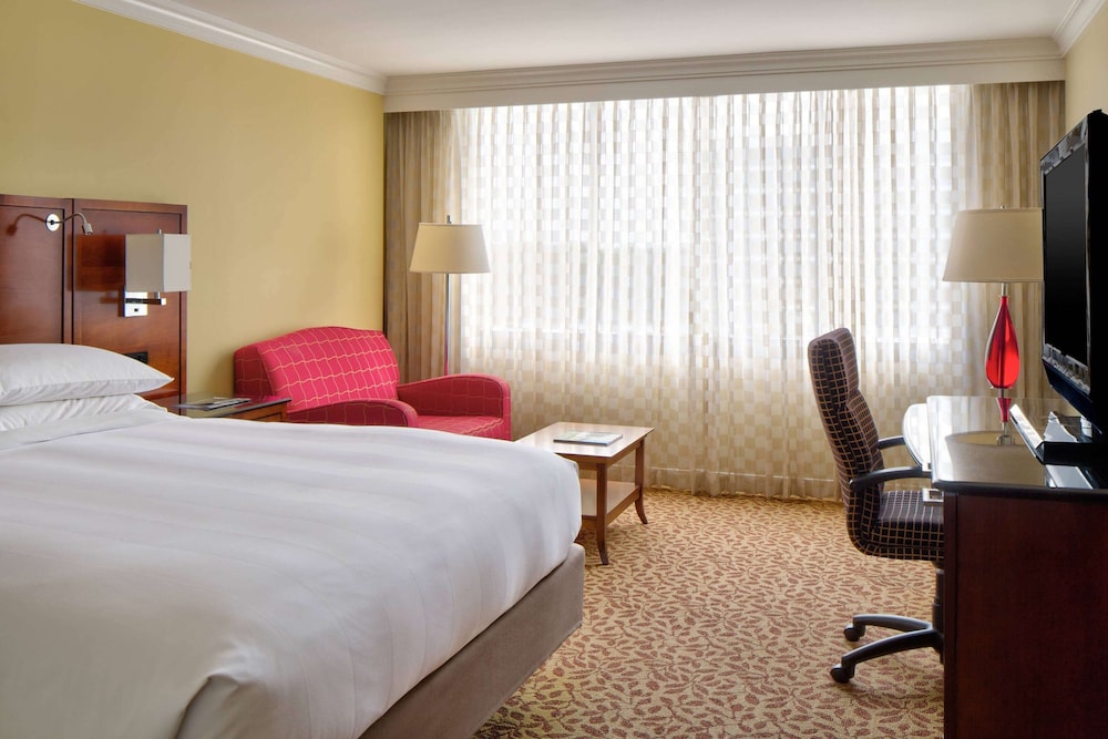 ROOM, KING BED, ACCESSIBLE