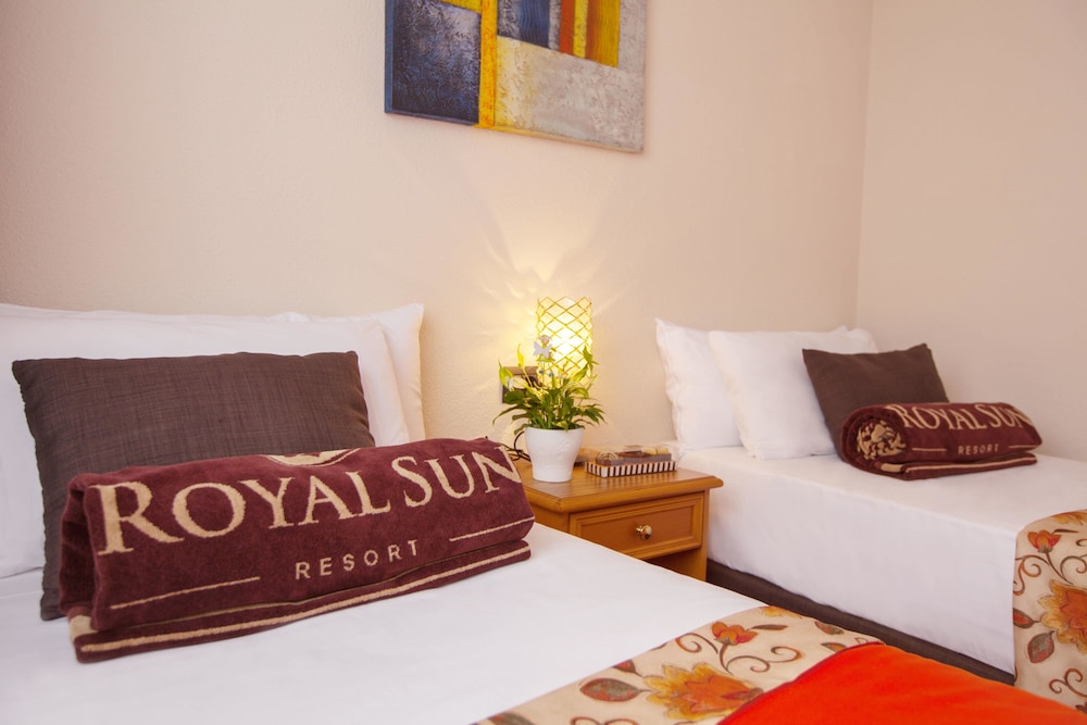 ROYAL SUN RESORT 19/74