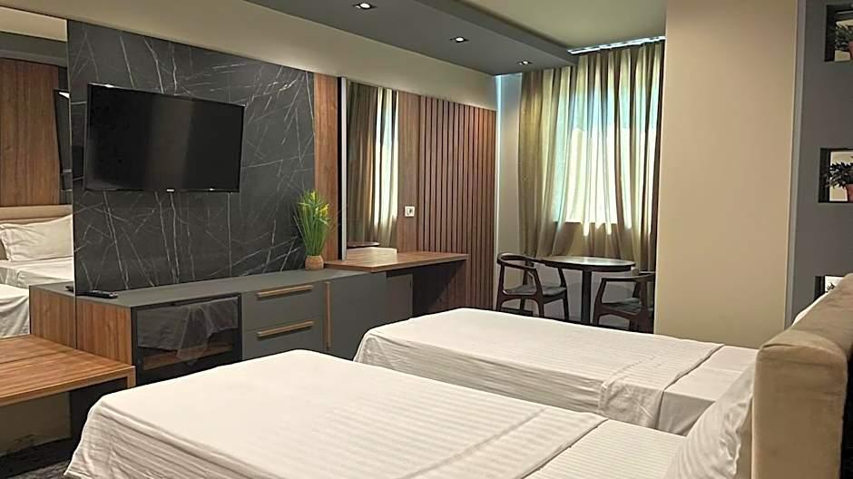 Emka Hotel 15/32