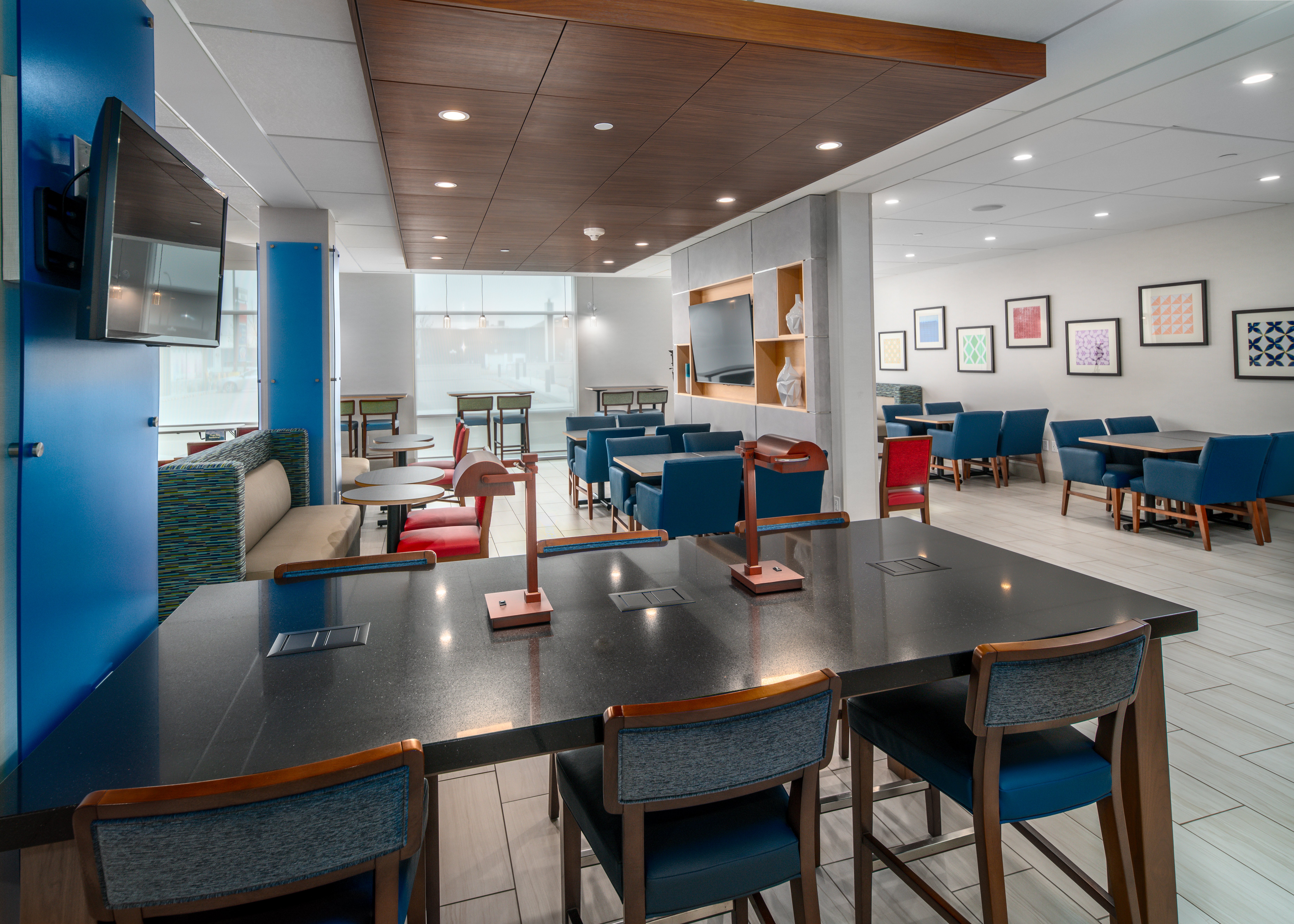 Holiday Inn Express And Suites Brandon 56/74