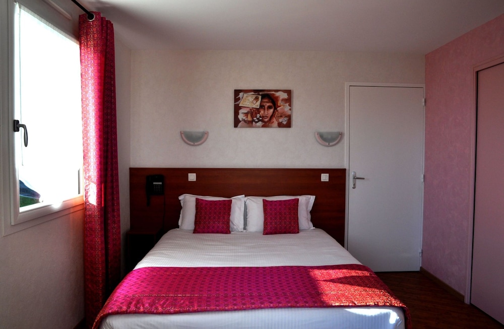 Brit Hotel Azur 12/32