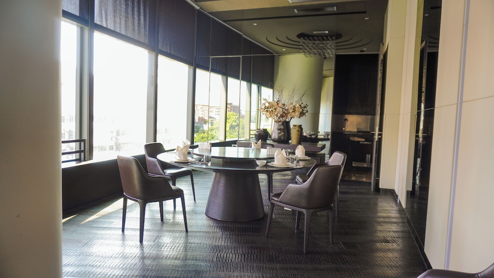 O Hotel 52/67