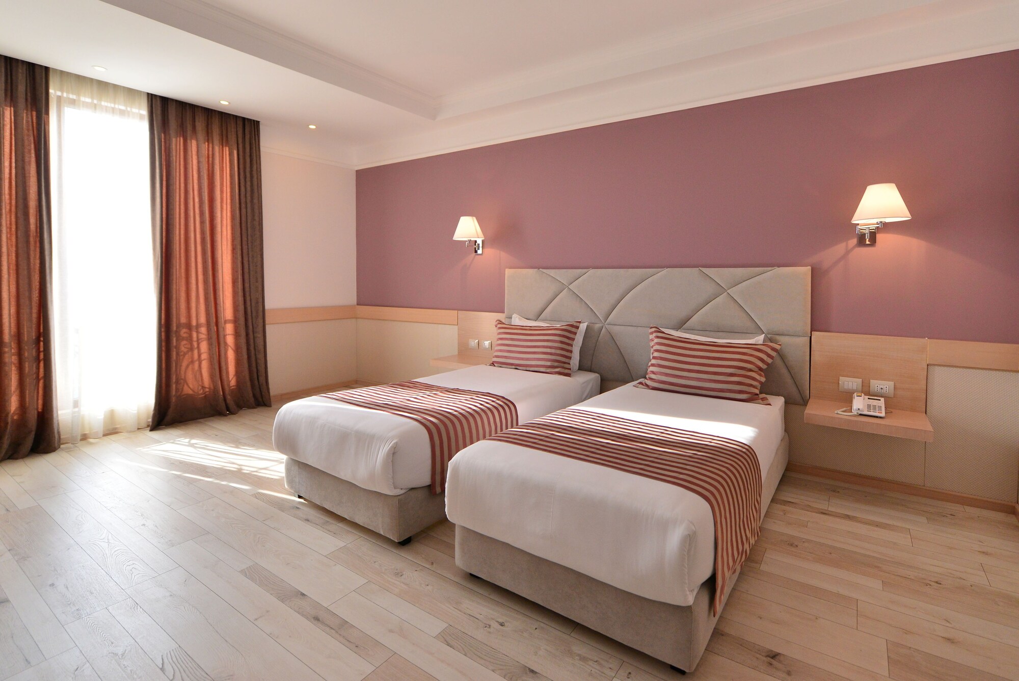 SUPERIOR, TWIN BEDS