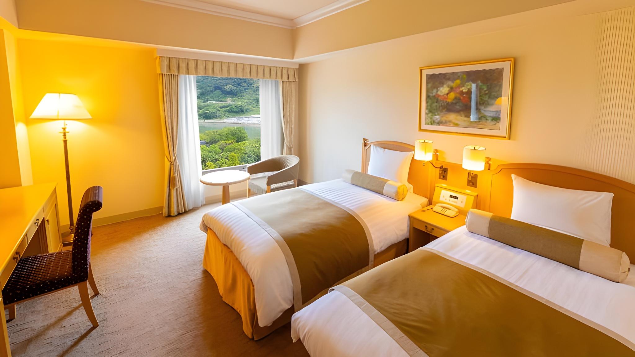 Superior, Twin Beds, Mountain Side, Middle Floor