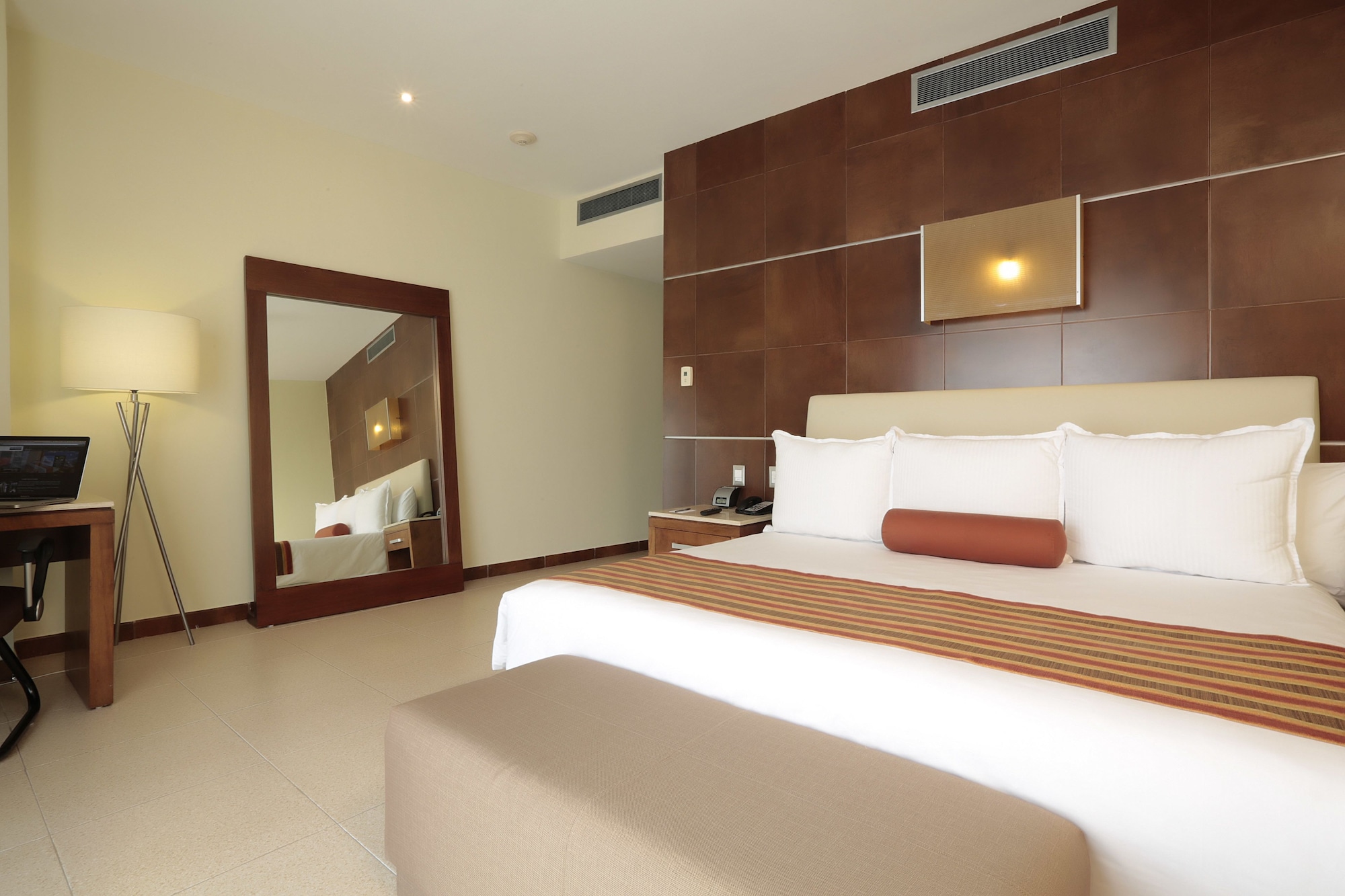 STANDARD, KING BED