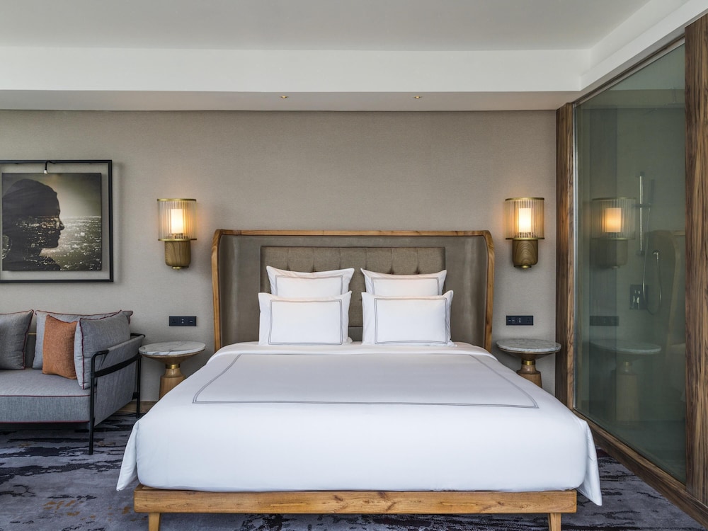 Swiss Select, King Bed