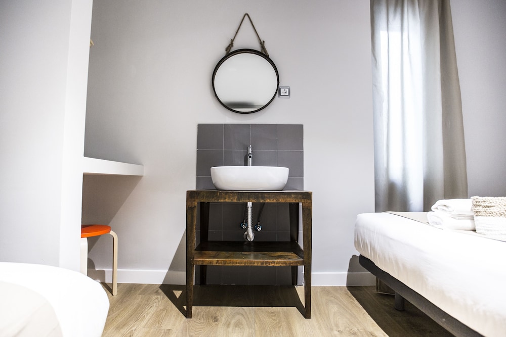 EXTERIOR, SUPERIOR, DOUBLE BED