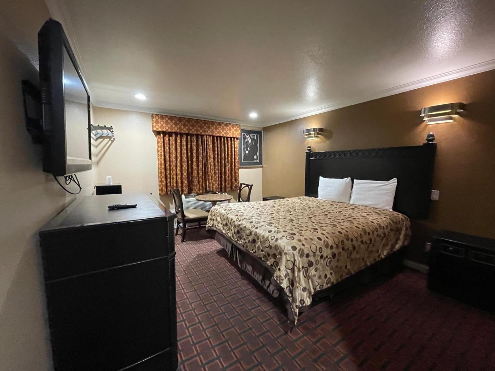 Sunrise Inn Gardena 18/27