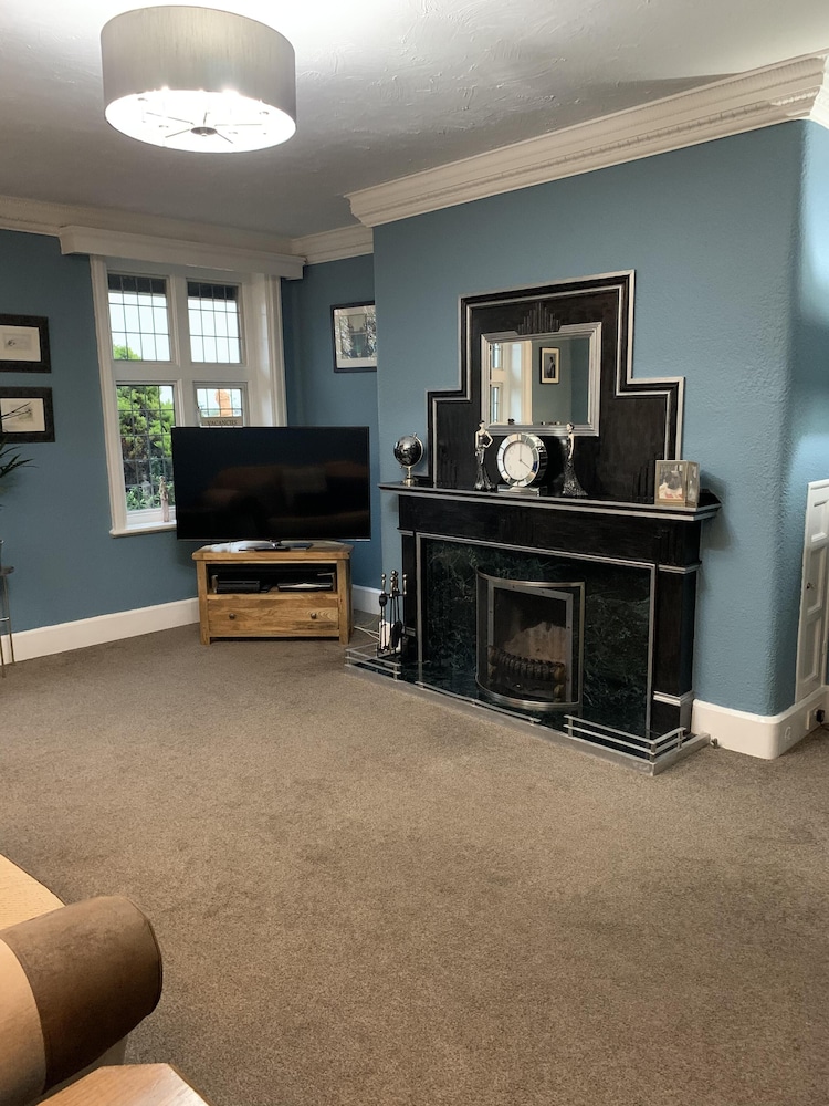 The White Lodge 8/50