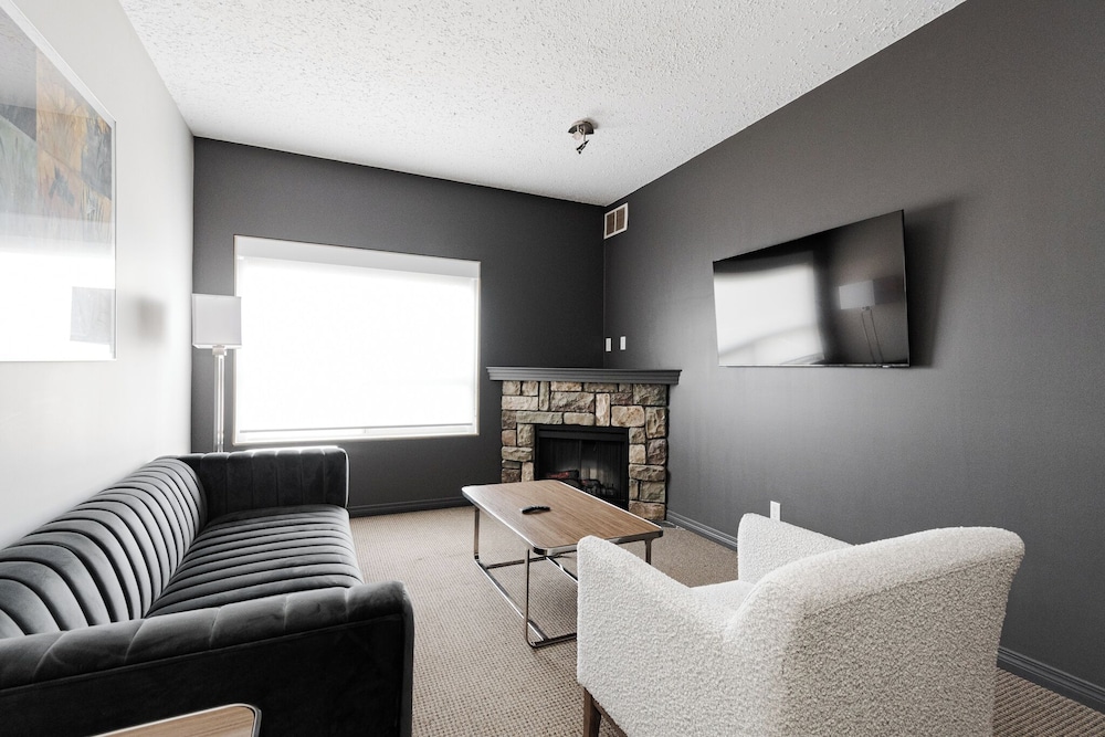 PODOLLAN REZ-IDENCE FORT MCMURRAY 37/50