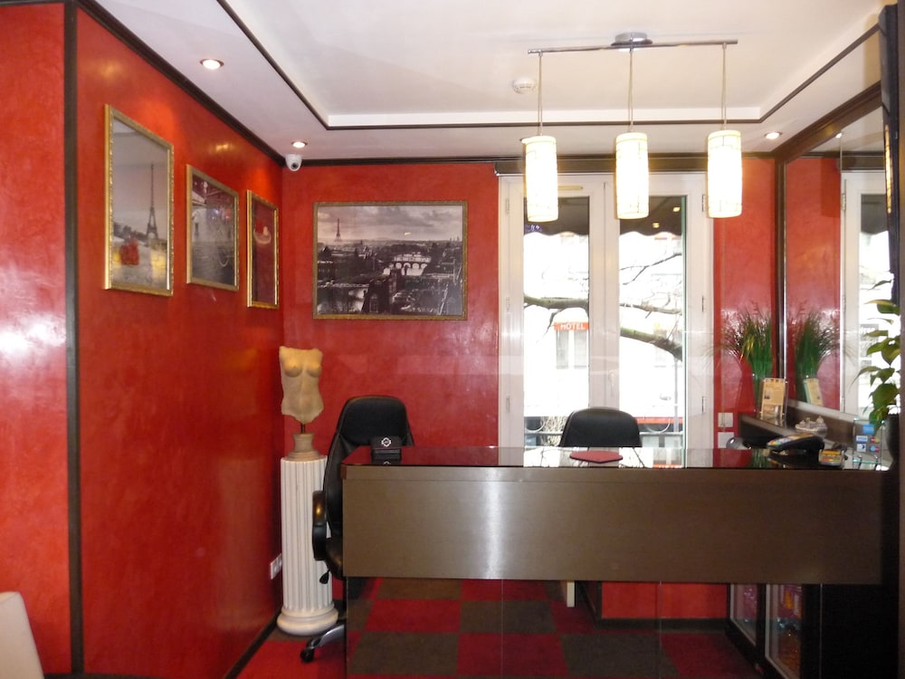 BUTTES CHAUMONT HOTEL 9/30
