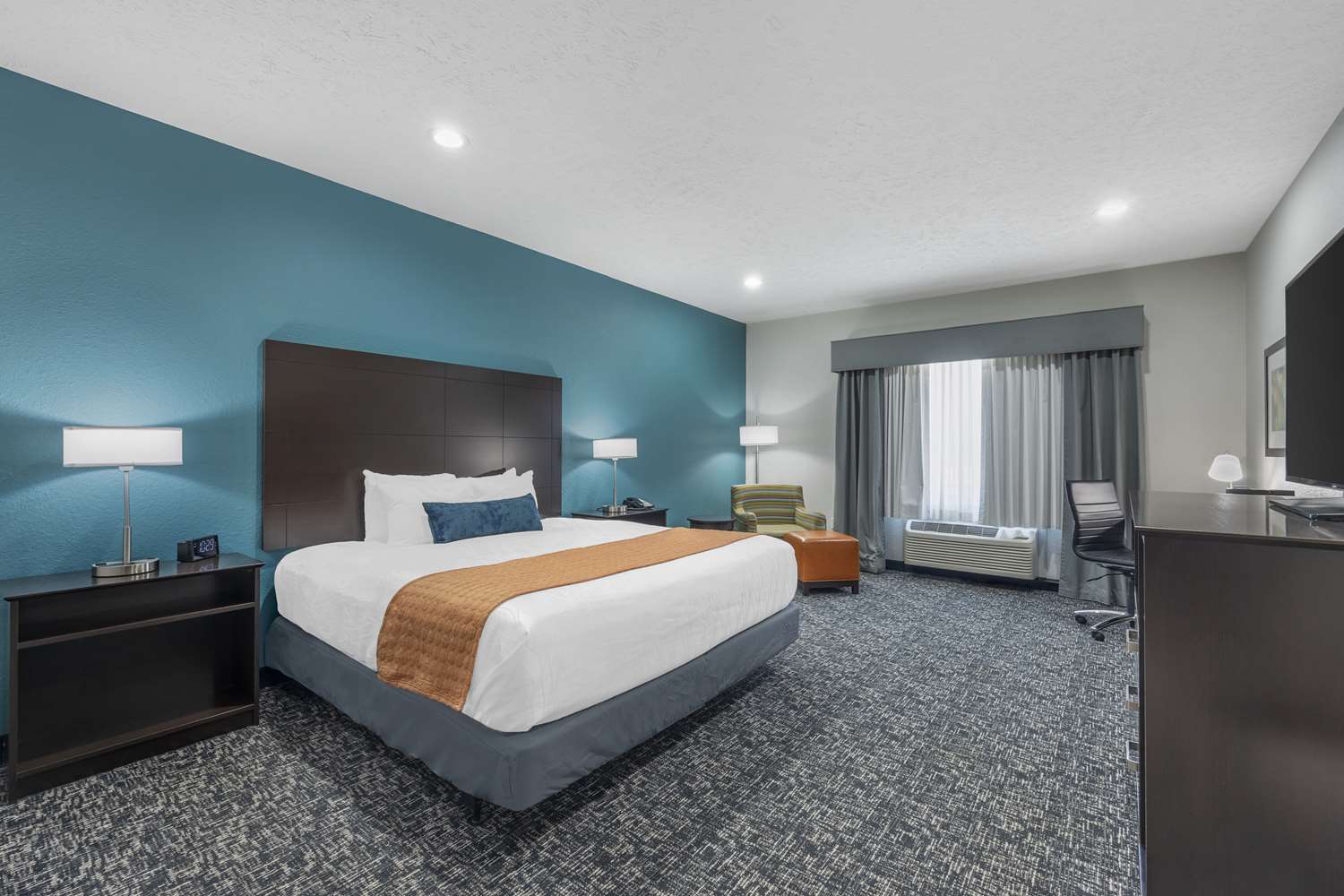 غرفة بسرير كينج بحوض استحمام لذوي الإعاقة، Best Western Plus Owensboro 2/5