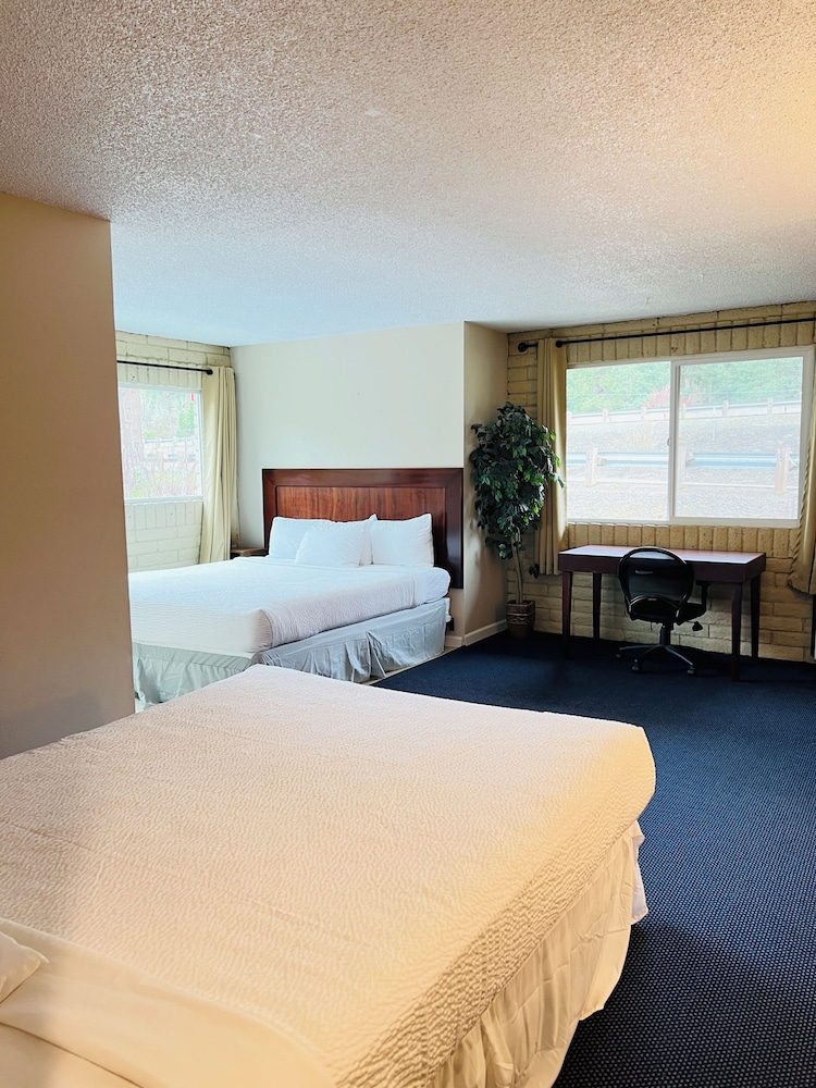 Travelodge by Wyndham Canyonville 12/45