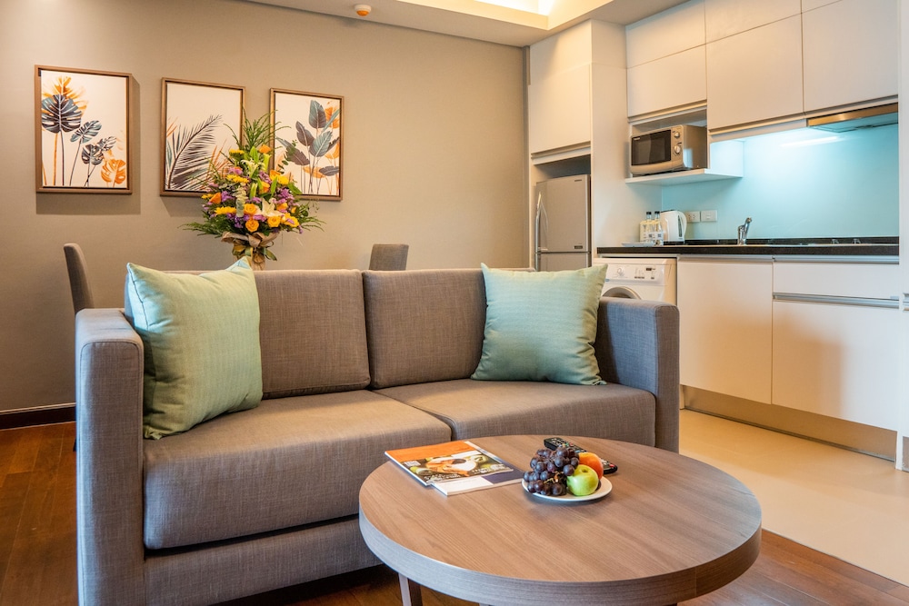 Novotel Living Bangkok Sukhumvit Legacy 48/77