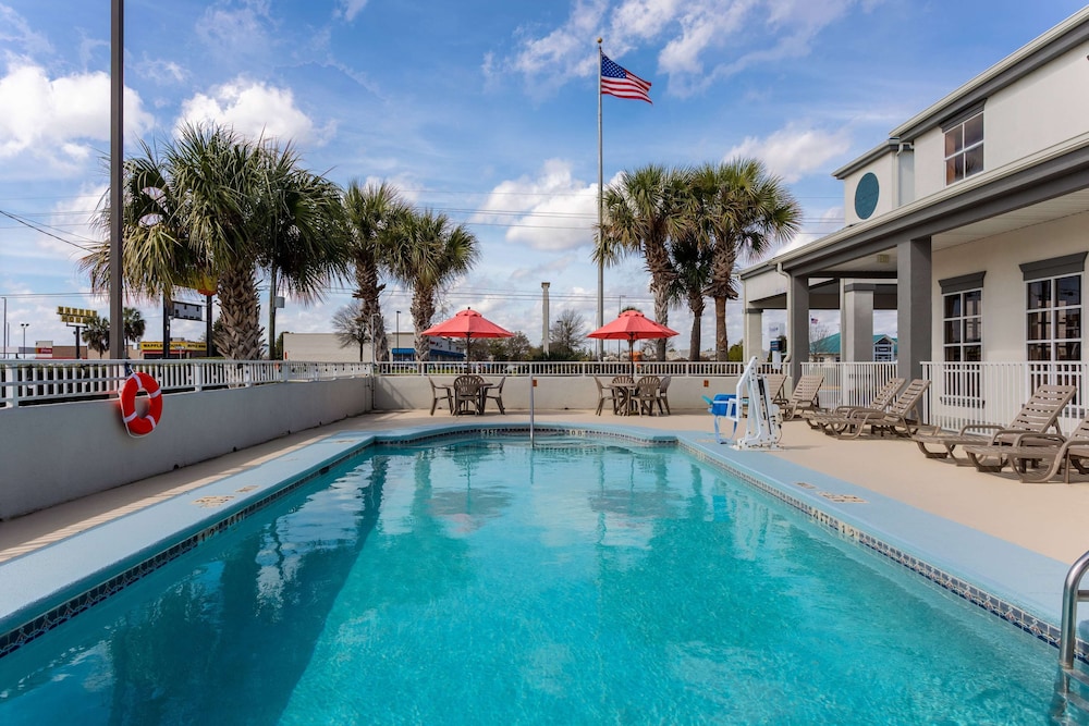Baymont by Wyndham Marianna 53/60
