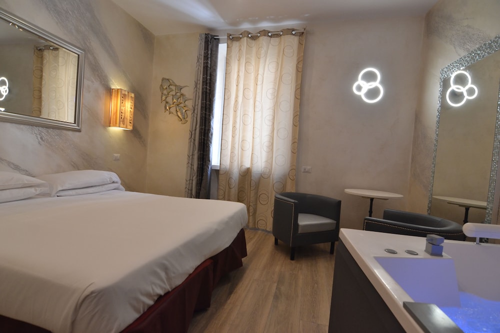 COMFORT, SUITE