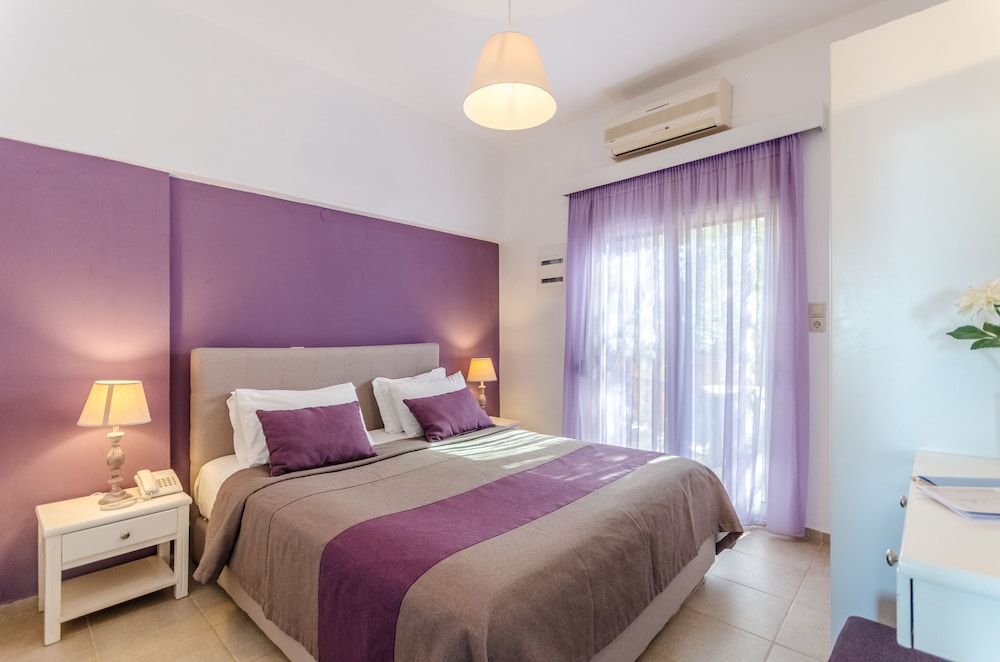 Pela Mare Hotel 17/77