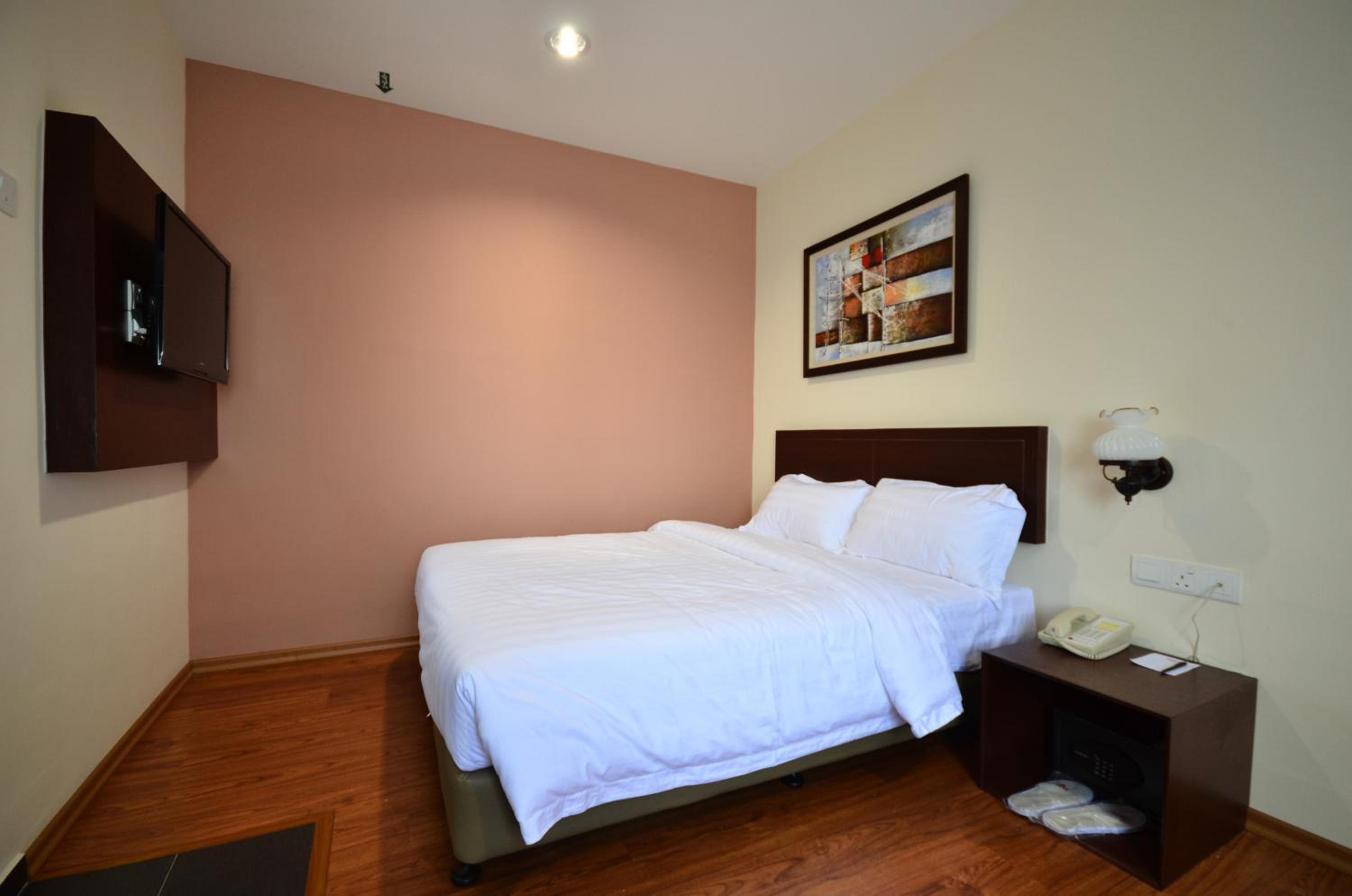 906 Riverside Hotel 15/51