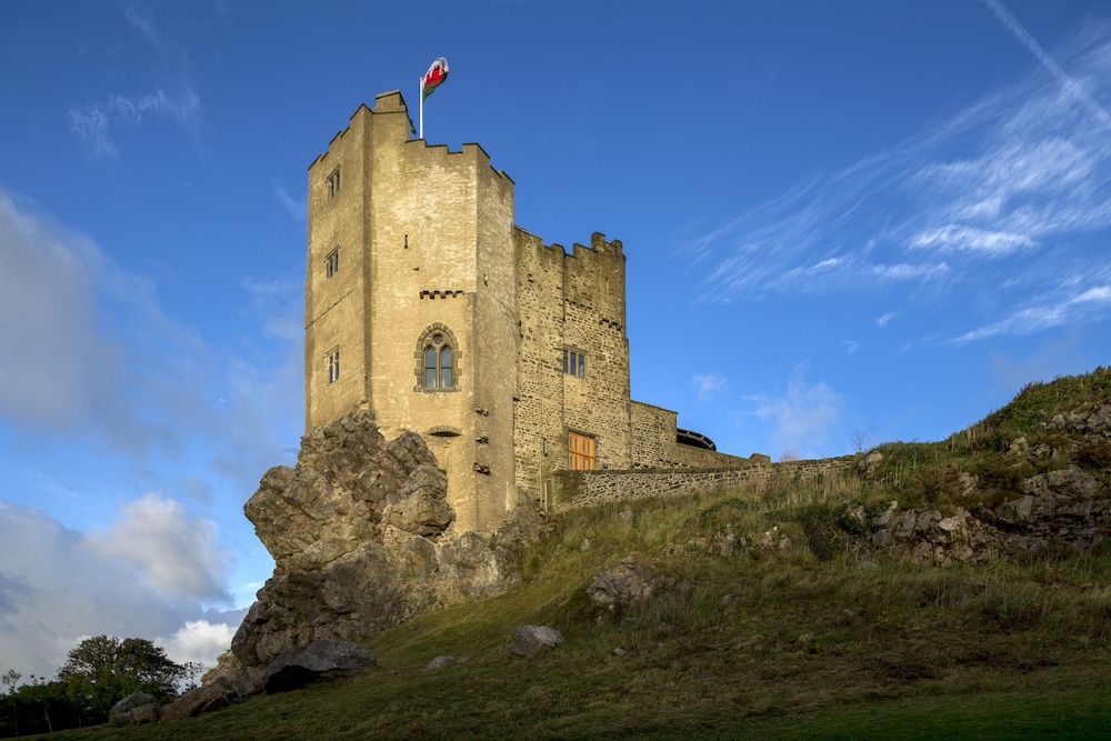 Roch Castle Hotel 19/22