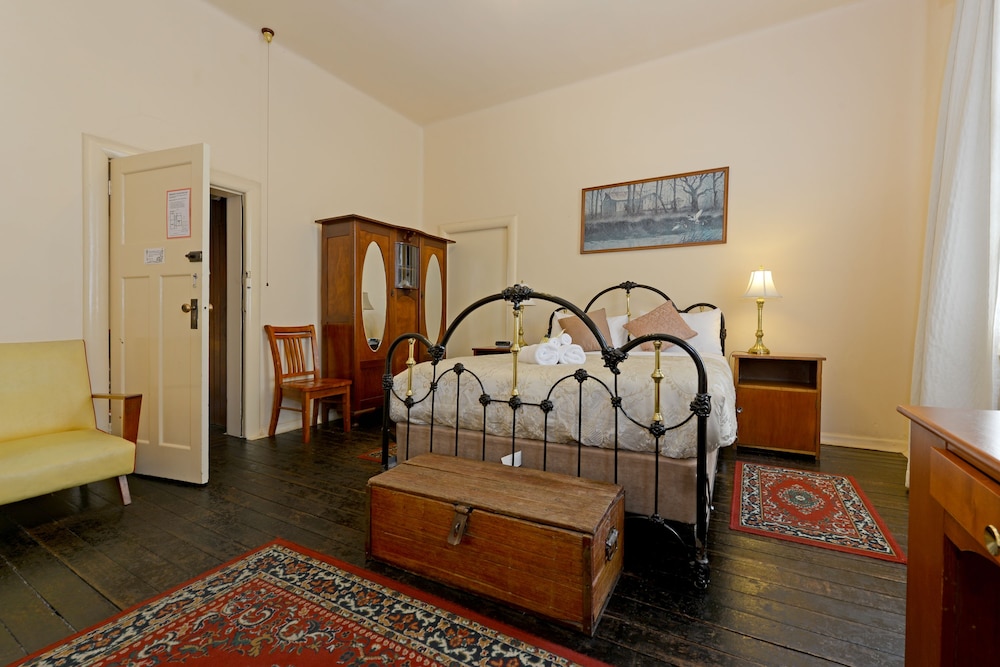 Edinburgh Gallery Bed Breakfast 43/61