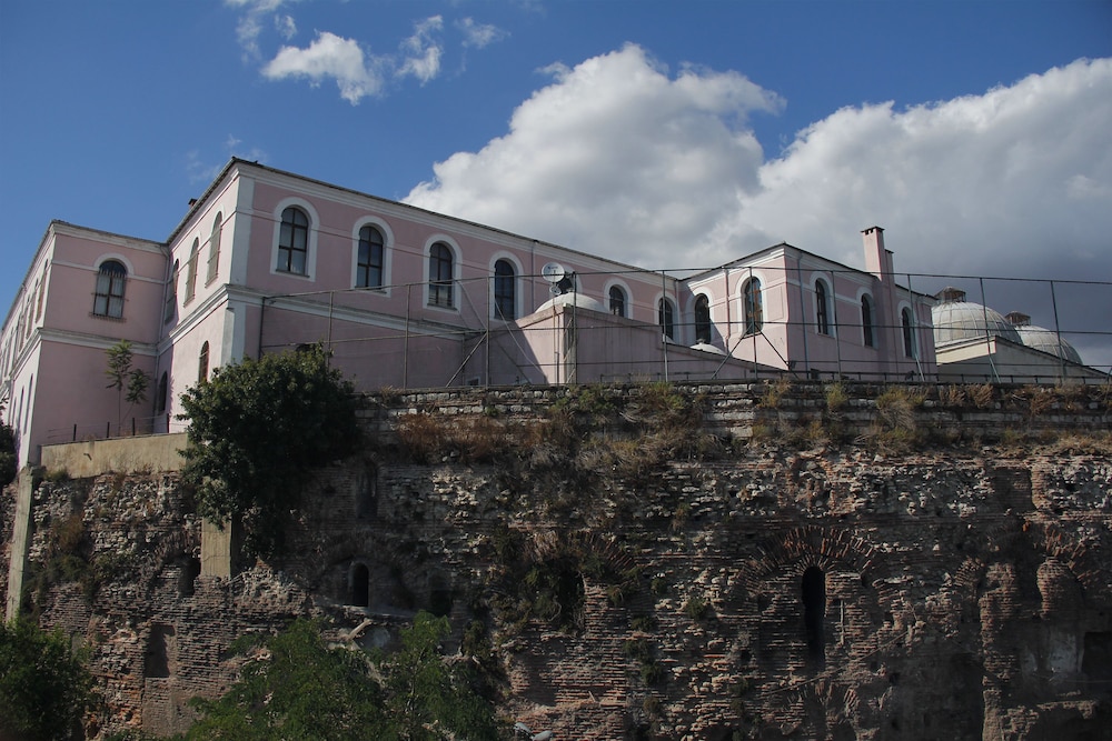 Erguvan Hotel 64/68